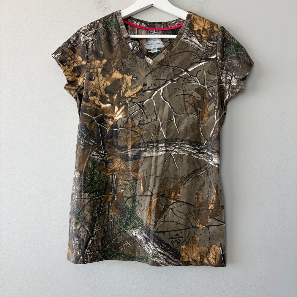 Realtree Camo Destroyed Cut Up Back T-Shirt Women's Medium‎